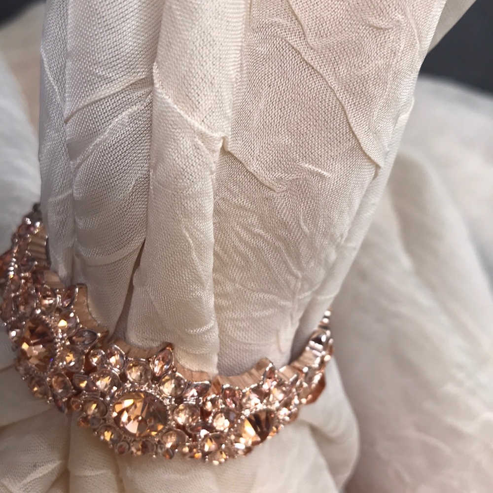 Rose gold necklace and earrings - Picture 6 of 6